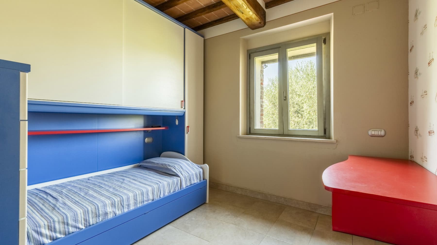 Casale con piscina nel verde di Castiglione del Lago