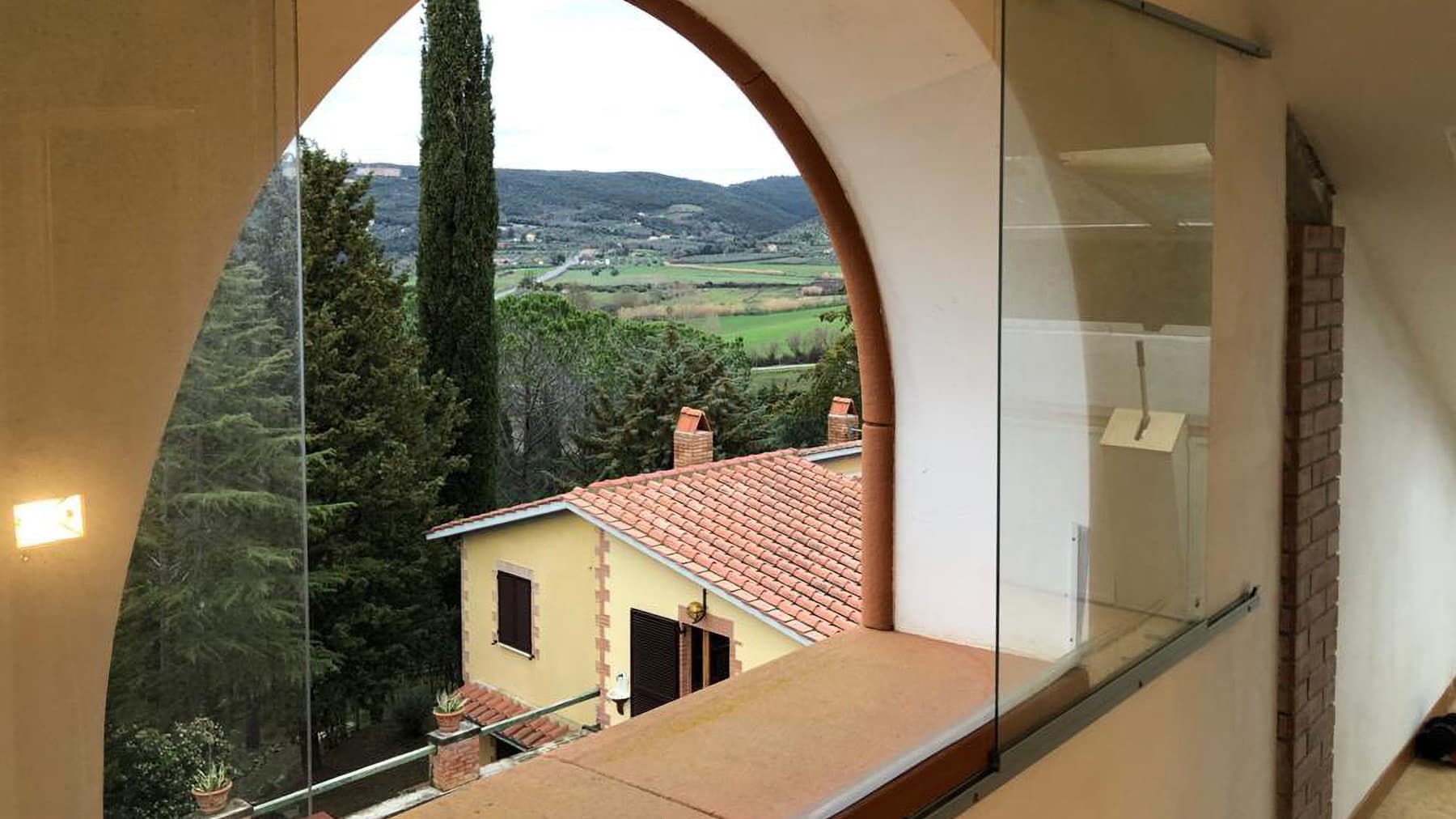 Casale di Prestigio in Toscana, Piscina e Vista Collina