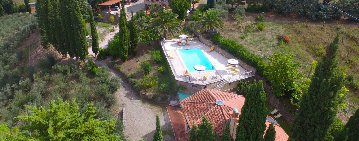 Casale di Prestigio in Toscana, Piscina e Vista Collina