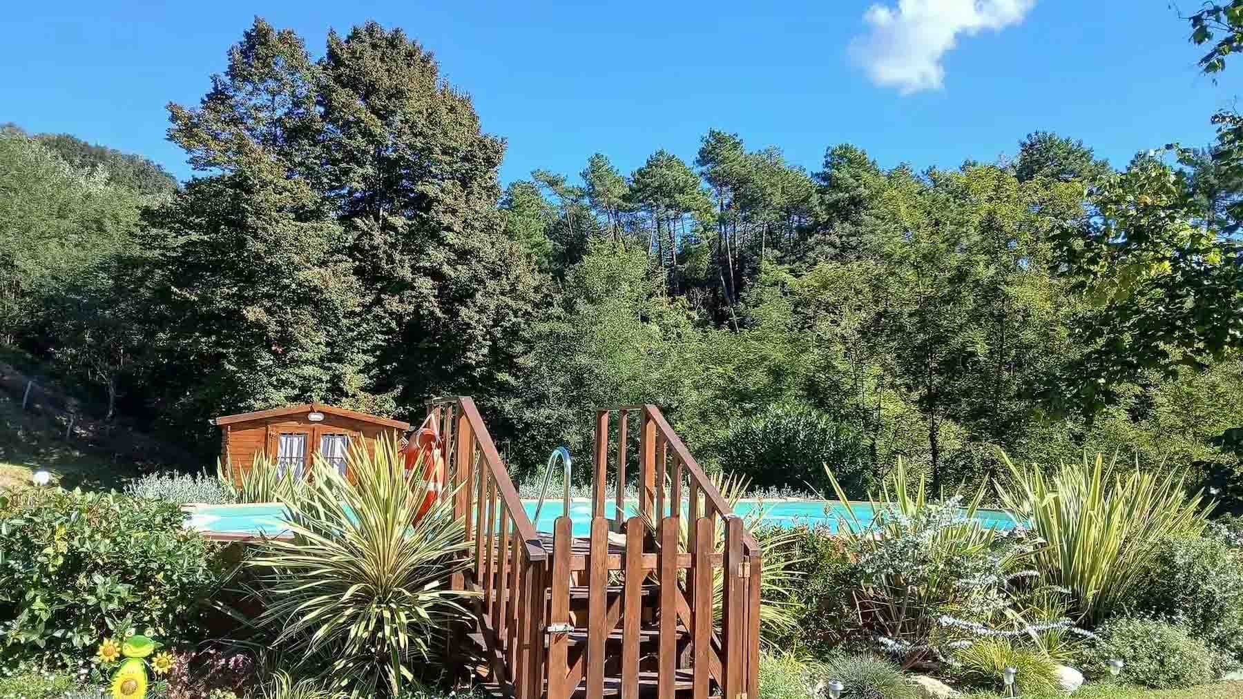 Villa con piscina a Camaiore, tra le colline toscane