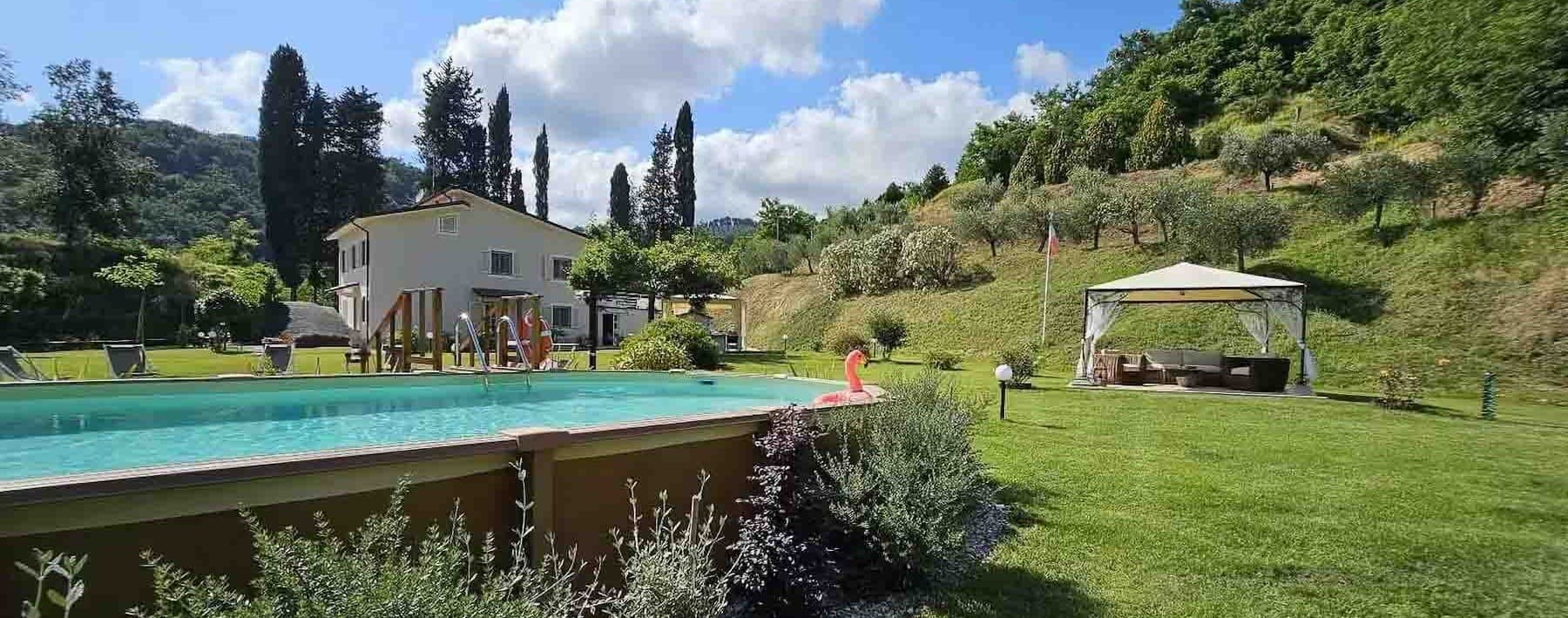 Villa con piscina a Camaiore, tra le colline toscane