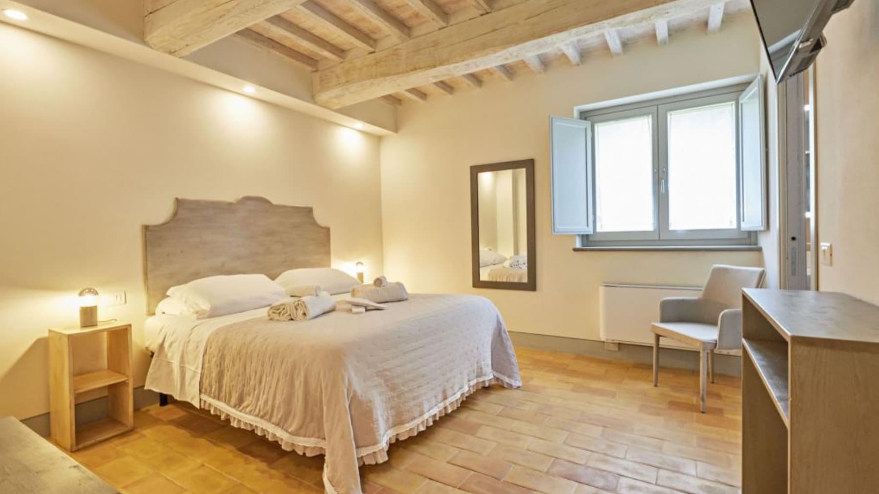 Villa moderna con piscina e uliveto a Cortona, Toscana