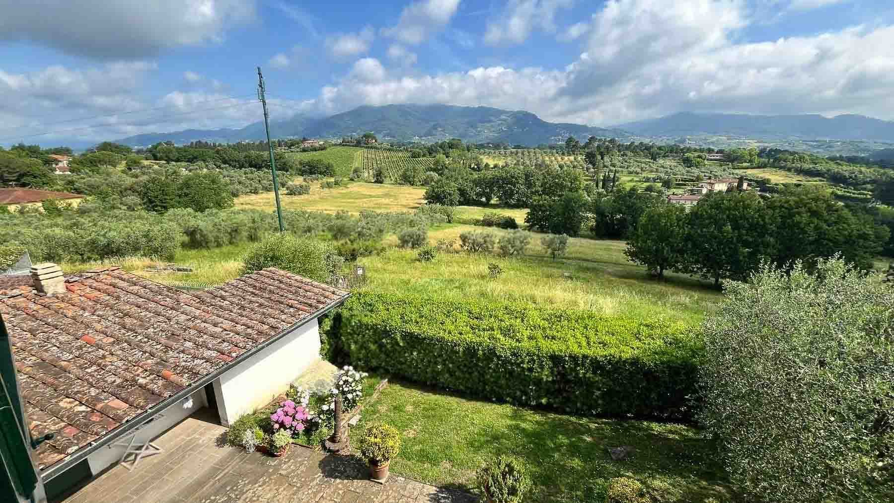 Villa storica con vista colline a Capannori, Toscana