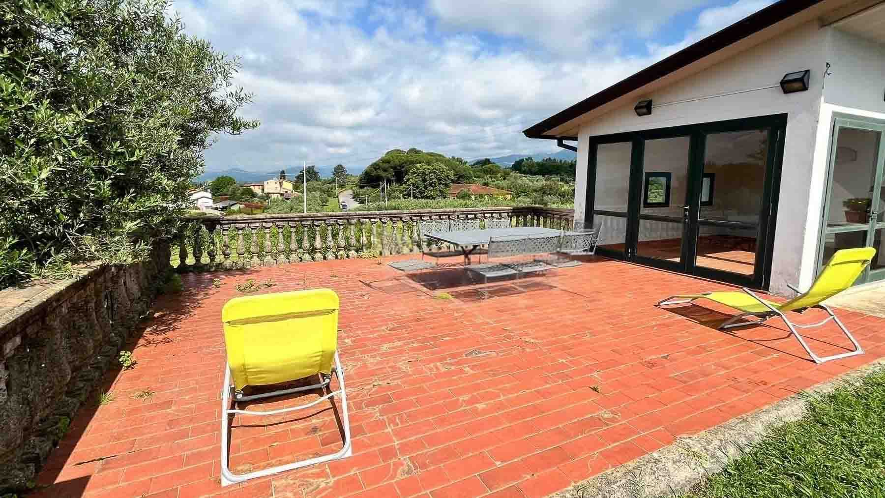 Villa storica con vista colline a Capannori, Toscana