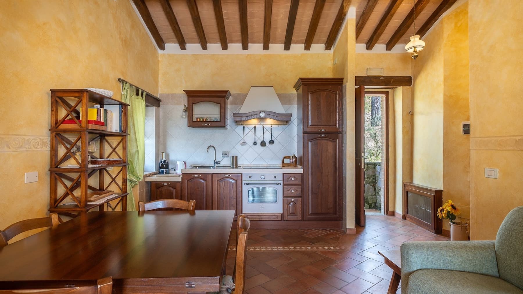Casale ristrutturato con piscina e uliveto a Todi, Umbria