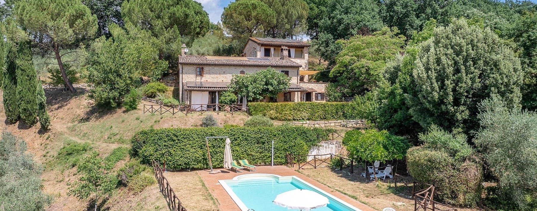 Casale ristrutturato con piscina e uliveto a Todi, Umbria