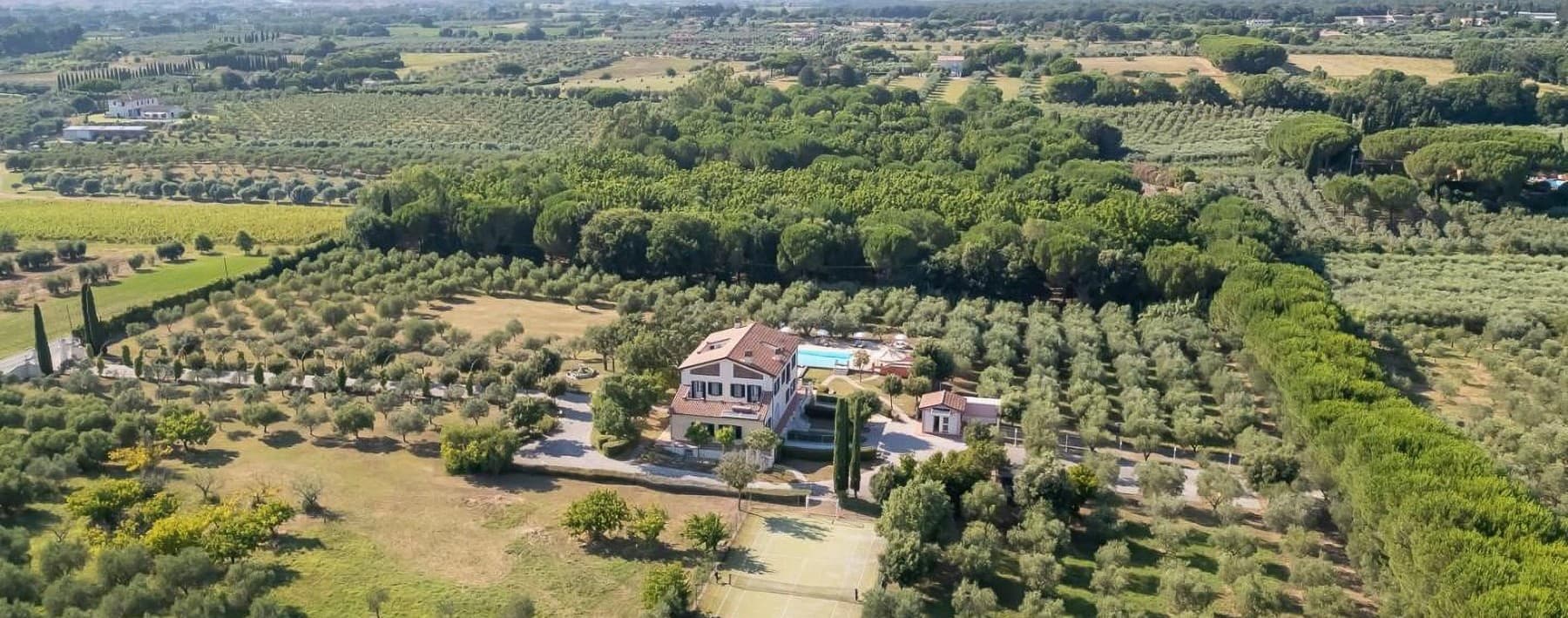 Villa con Piscina e Parco nella Toscana di Cecina