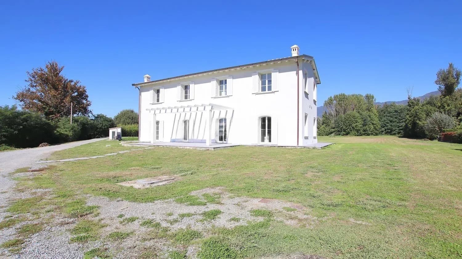 Villa moderna in bioedilizia a Capannori, Toscana