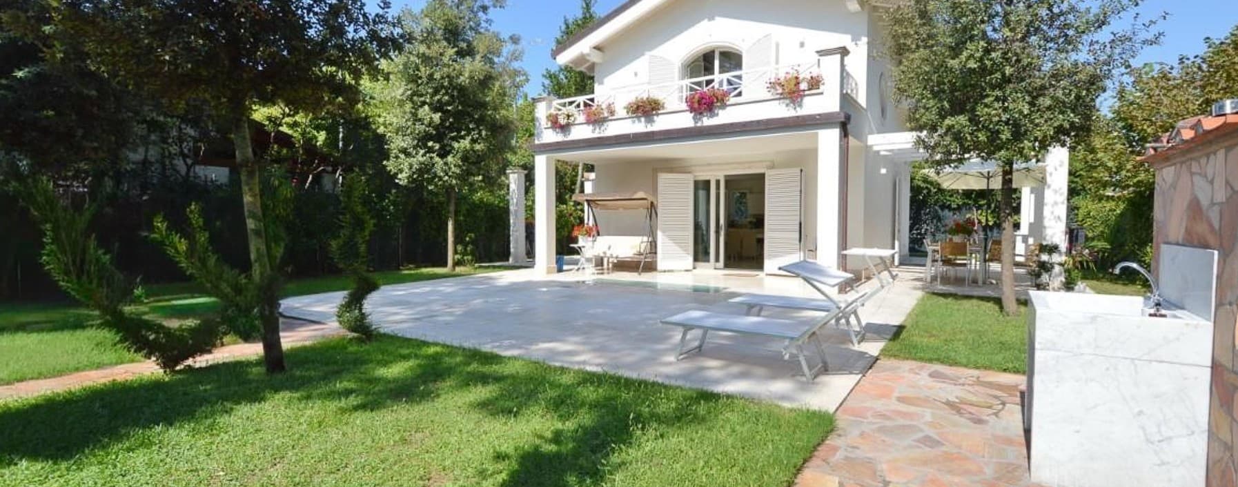 Elegant Villa in Prestigious Forte dei Marmi, Tuscany