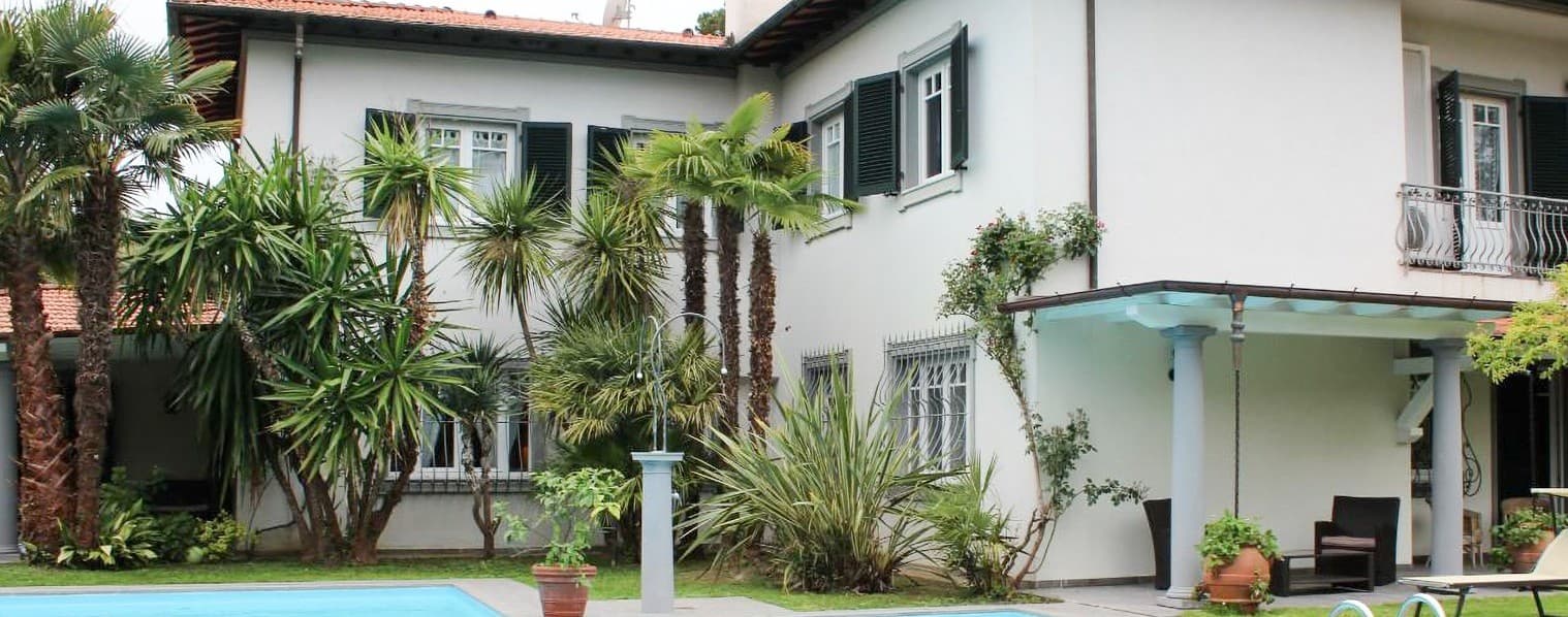 Charming Villa in Prestigious Forte dei Marmi, Tuscany