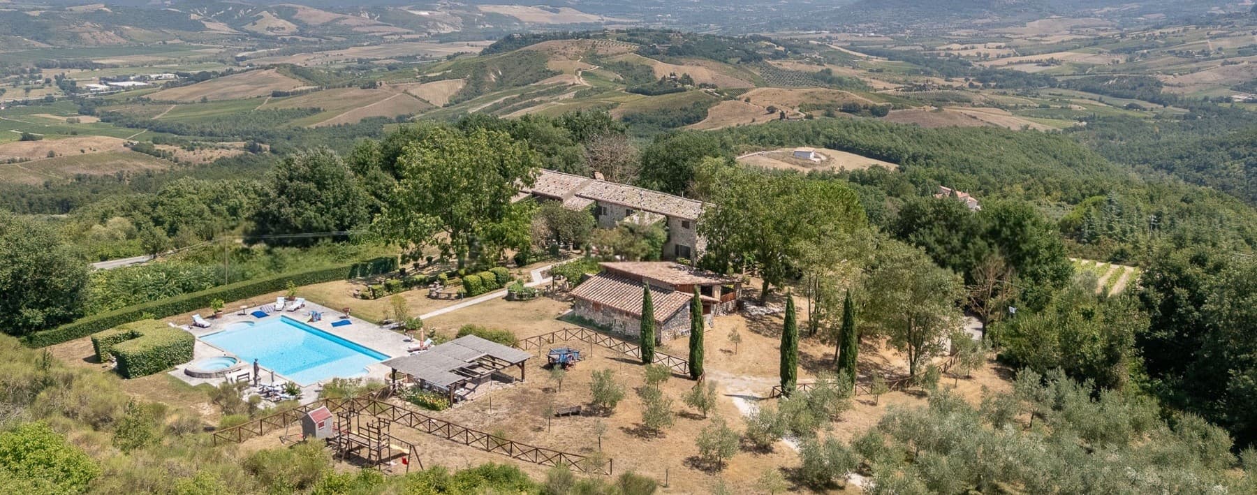 Casale panoramico con piscina e parco ad Orvieto