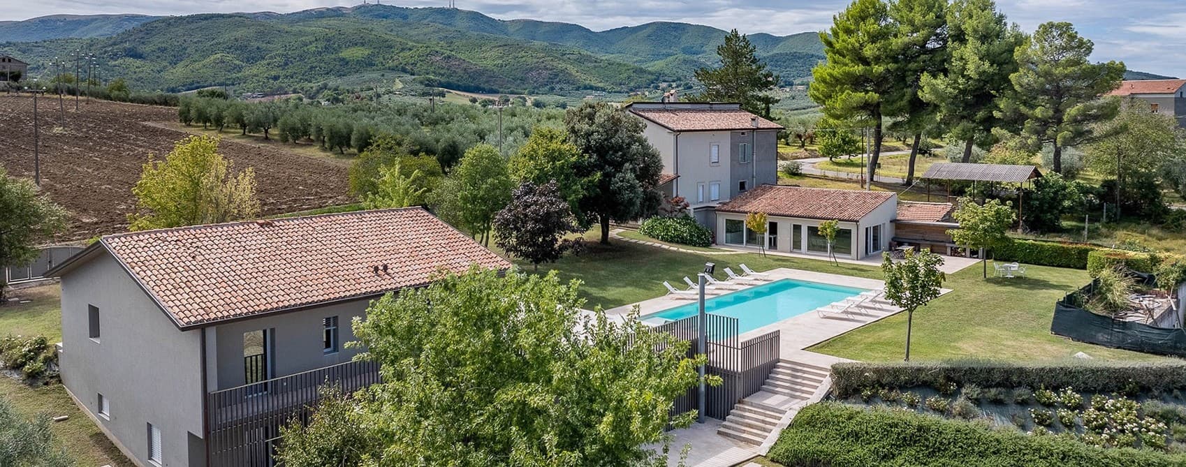 Proprietà esclusiva con piscina a Giano dell'Umbria