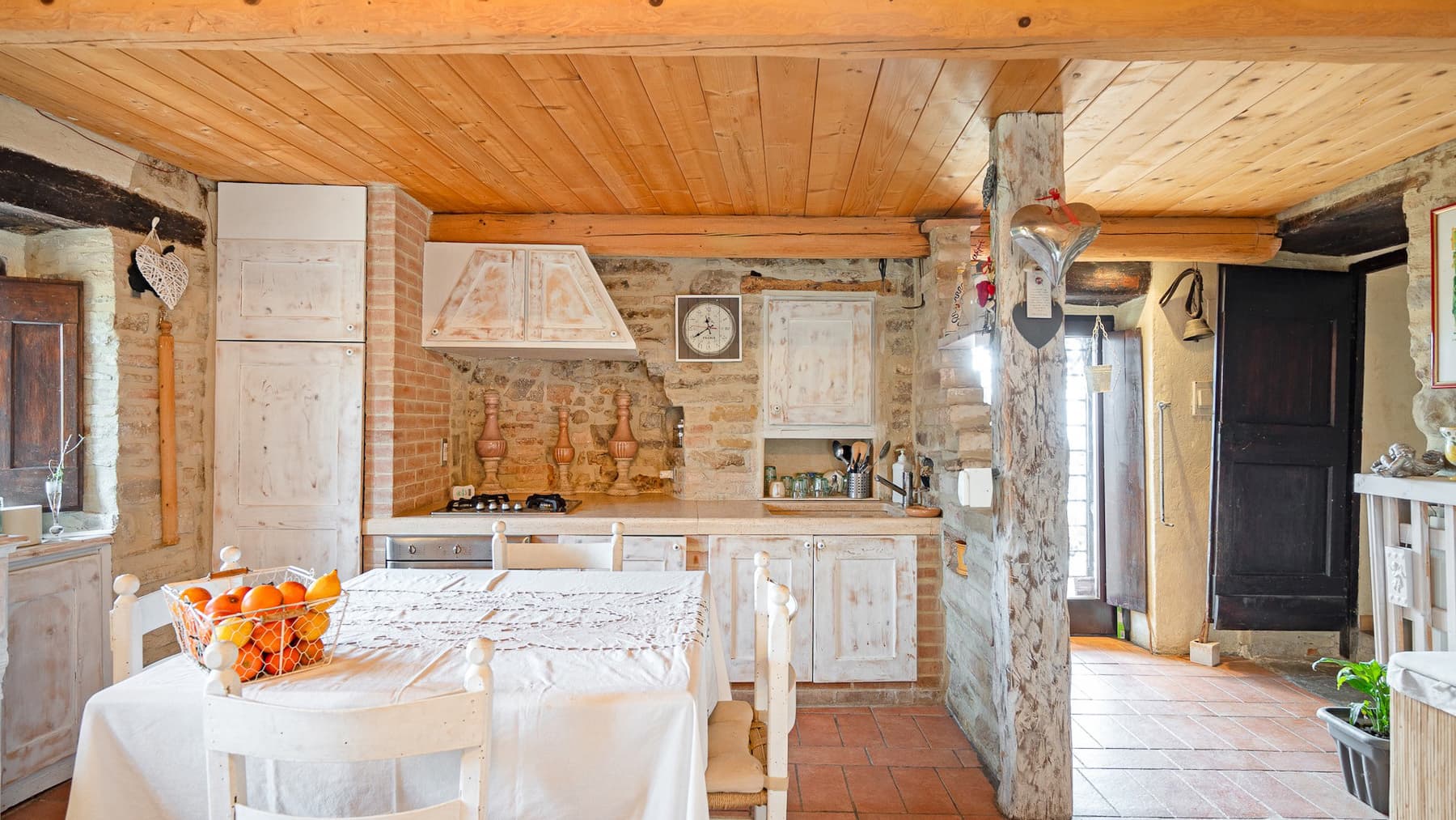 Tenuta-Complesso storico con piscina ad Assisi, Umbria
