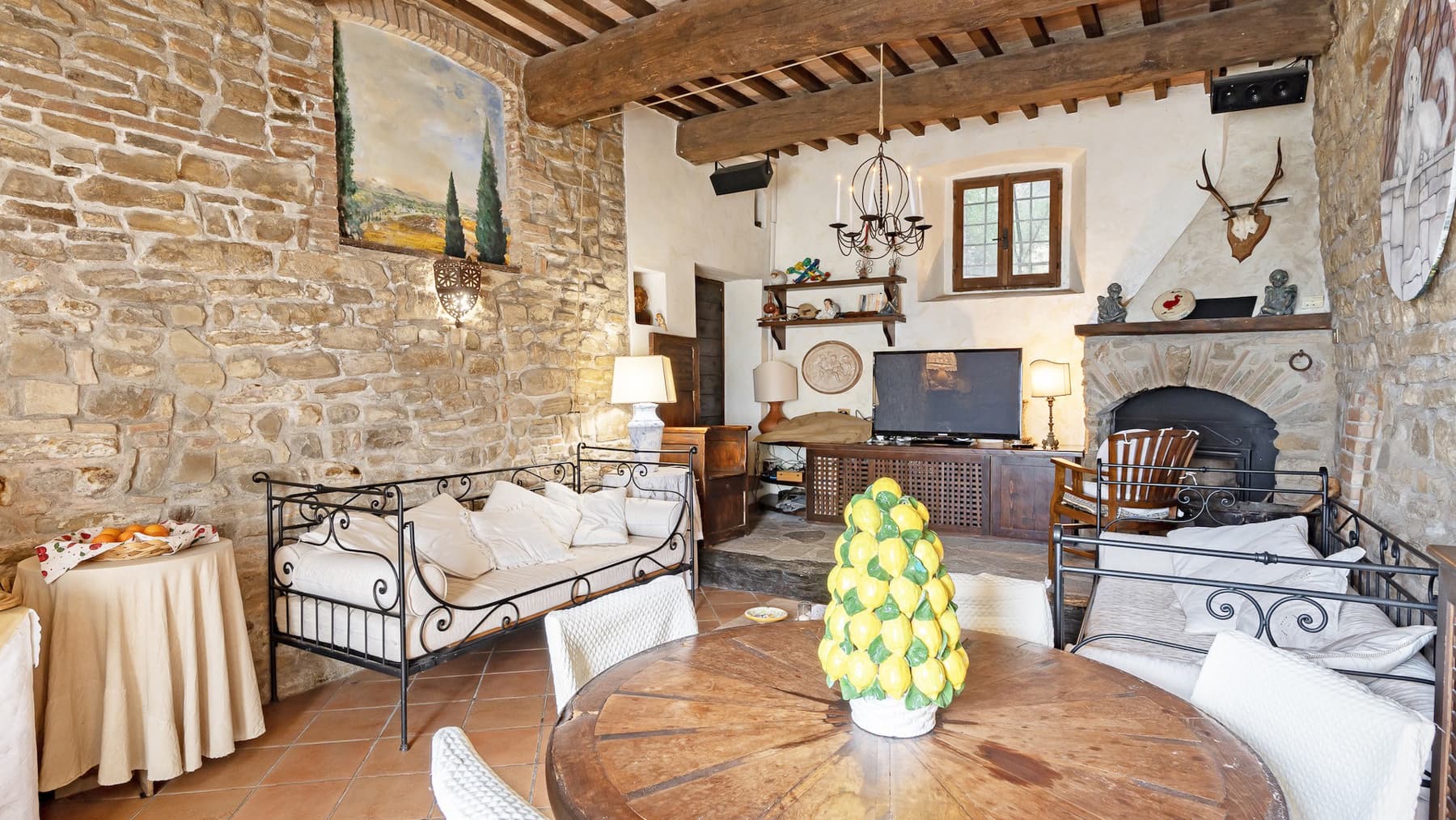 Tenuta-Complesso storico con piscina ad Assisi, Umbria