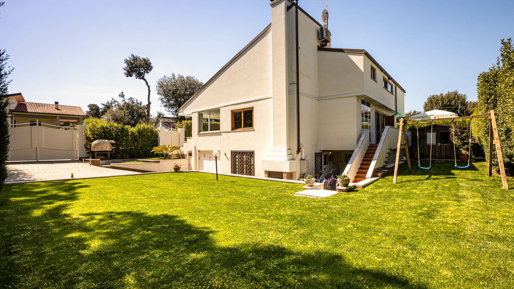 Villa elegante a Pisa, con piscina e giardino privato