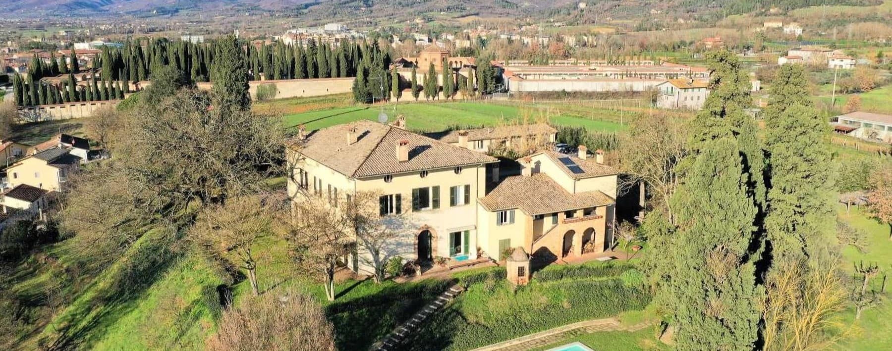 Villa di Lusso a Perugia con Giardino e Piscina