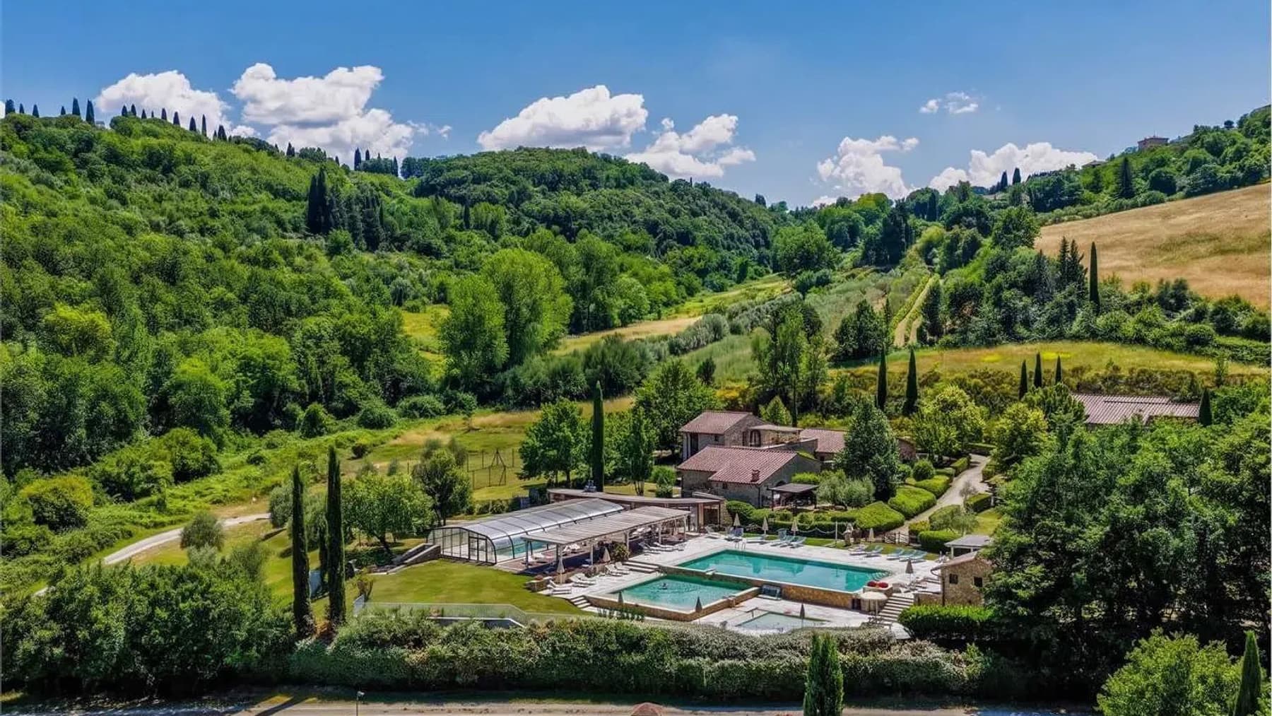 Estate Complex in Casole d'Elsa, Tuscany