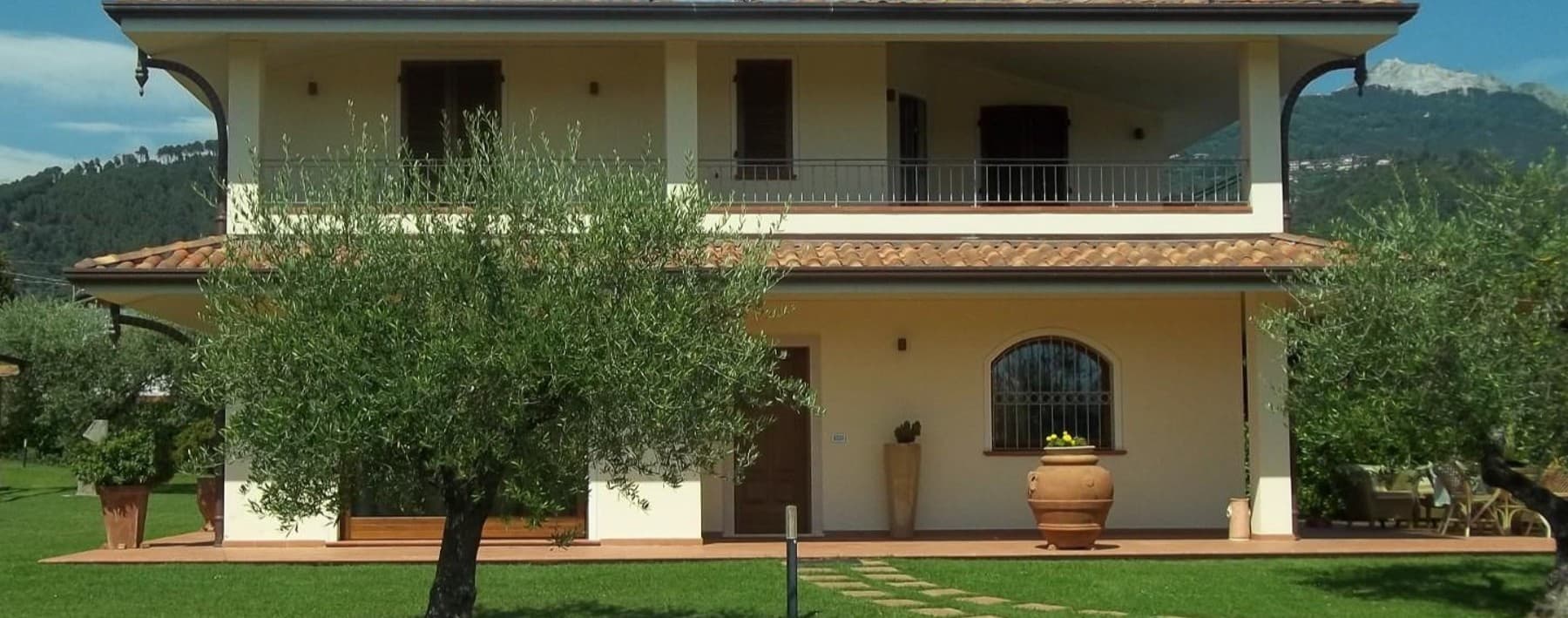 Villa elegante con giardino a Massa, Toscana