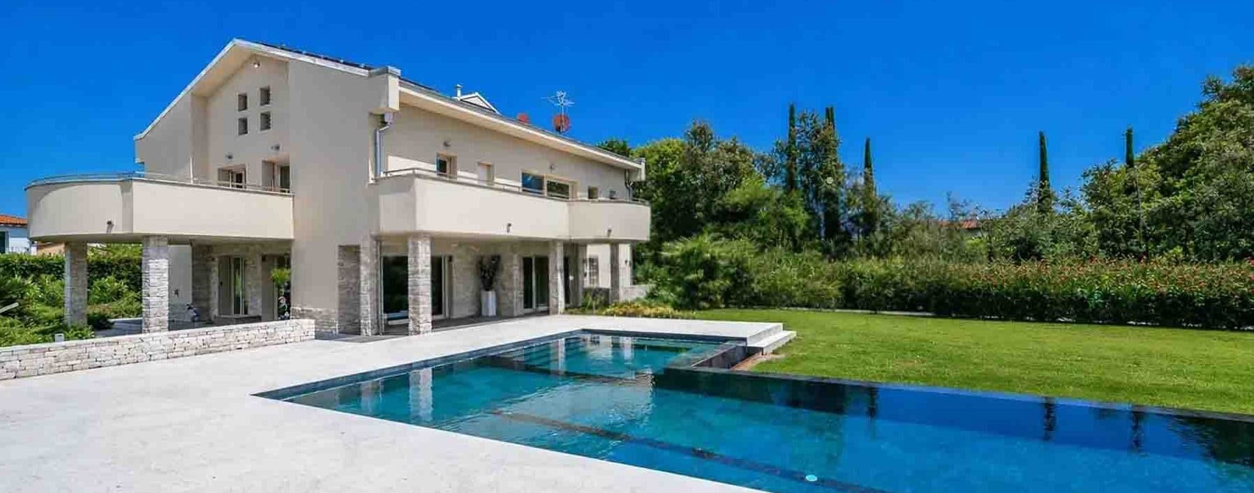 Villa elegante con piscina a Forte dei Marmi, Toscana
