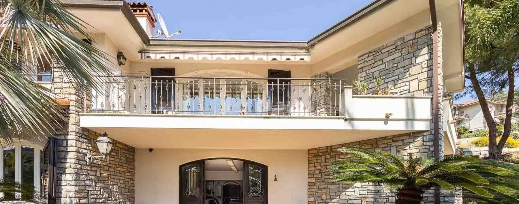 Villa bifamiliare con vista mare a Bordighera