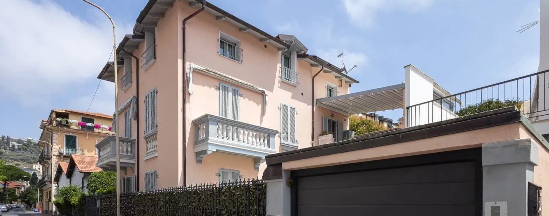 Villa nel cuore di Bordighera, 4 alloggi ristrutturati