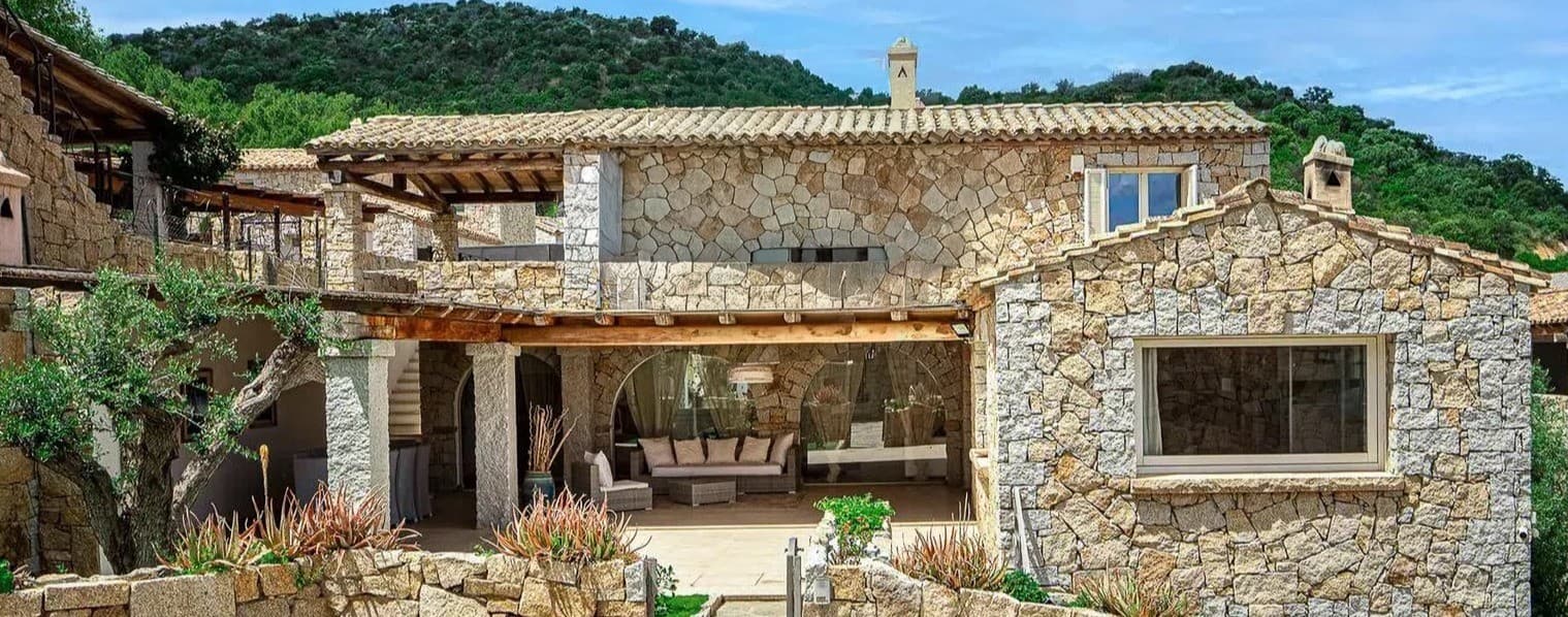 Villa con Piscina in Elegante Contesto a Castiadas, Sardegna