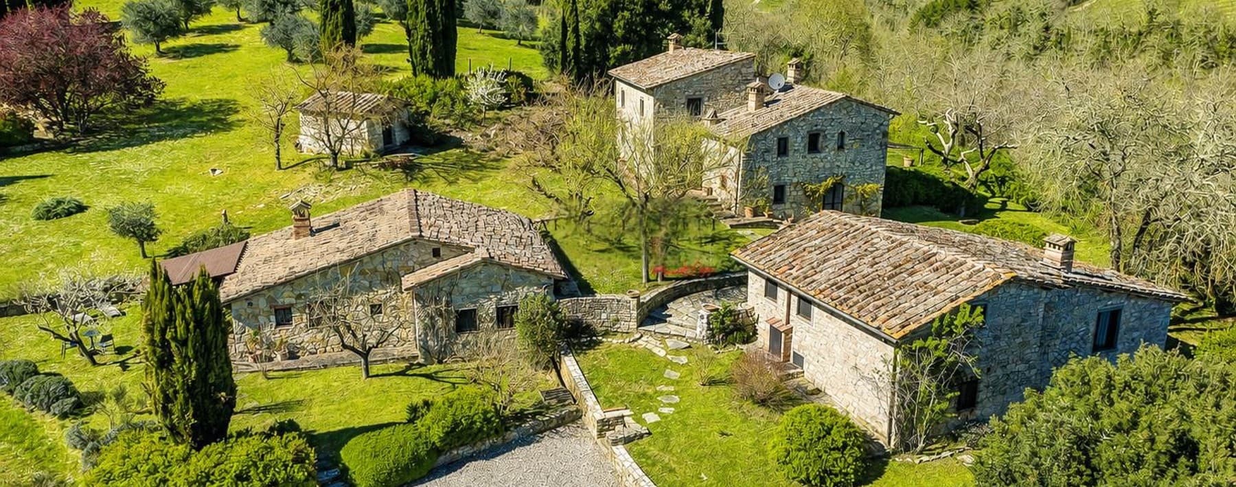 Tenuta-Complesso a Radda in Chianti, cuore della Toscana