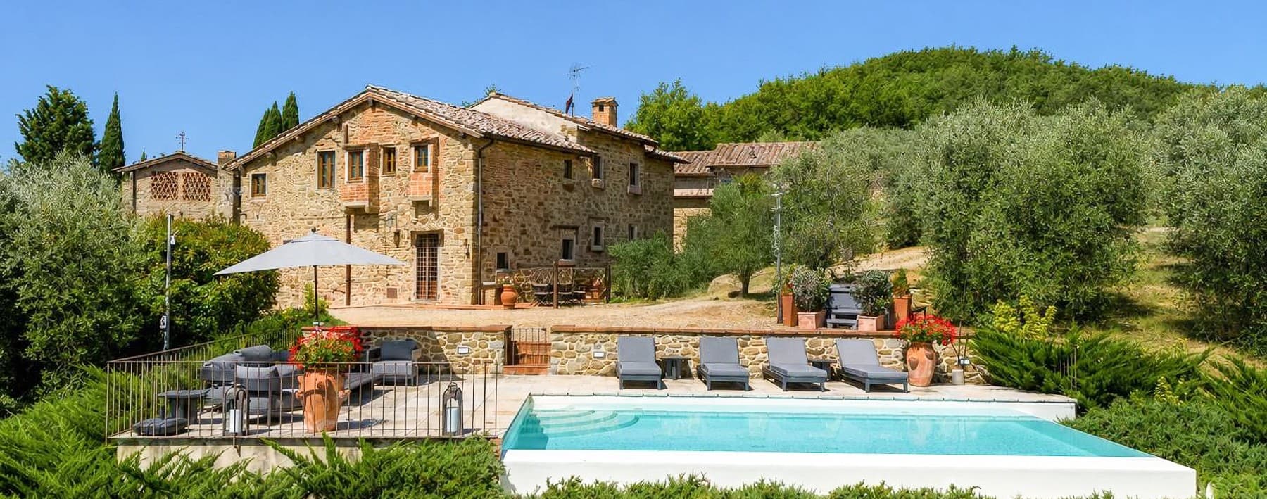 Colonica a Greve in Chianti, Toscana con piscina e uliveti