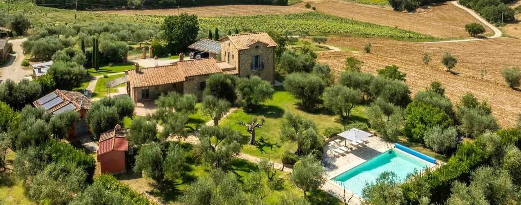 Rustic Country House in Charming Umbria's Castiglione del Lago