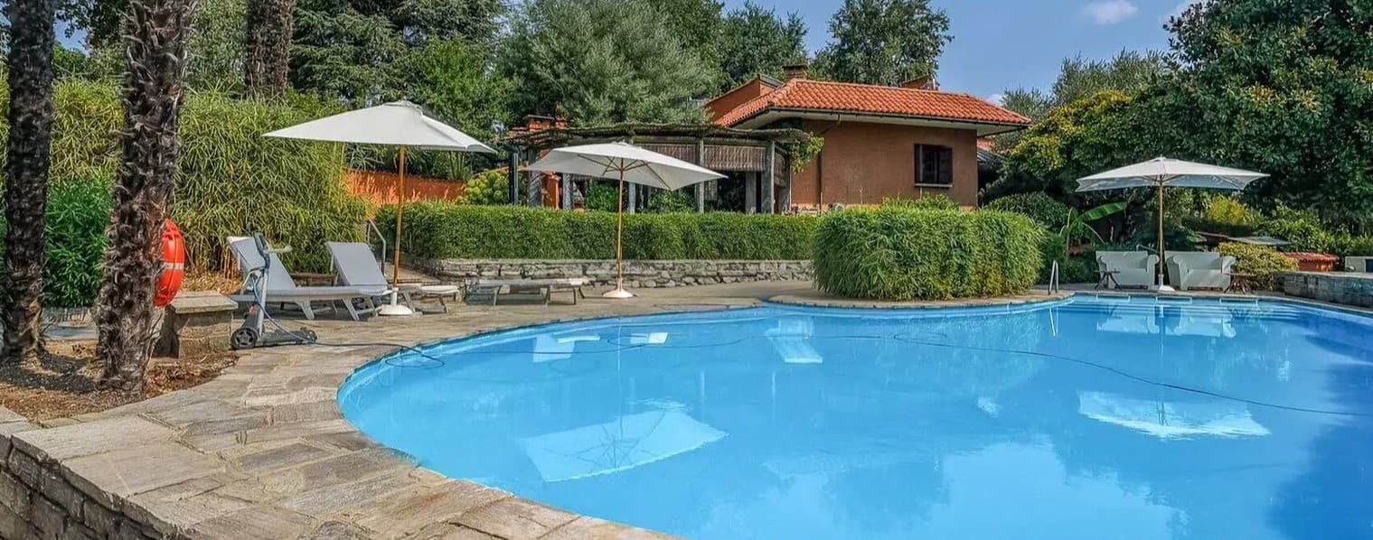Villa esclusiva immersa nel verde di Besozzo