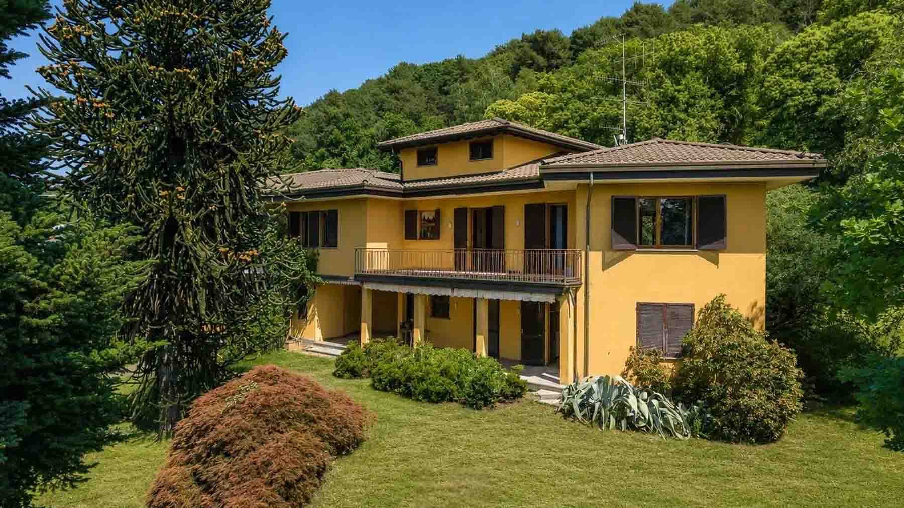 Charming Villa in Ranco, Lombardy