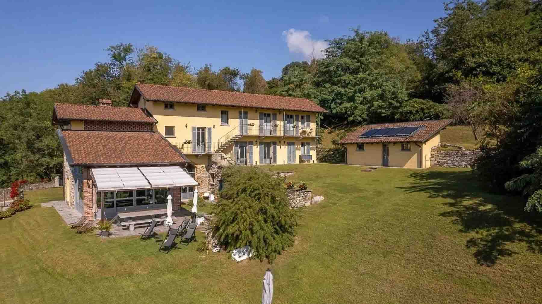 Casale ad Angera, charme sul Lago Maggiore