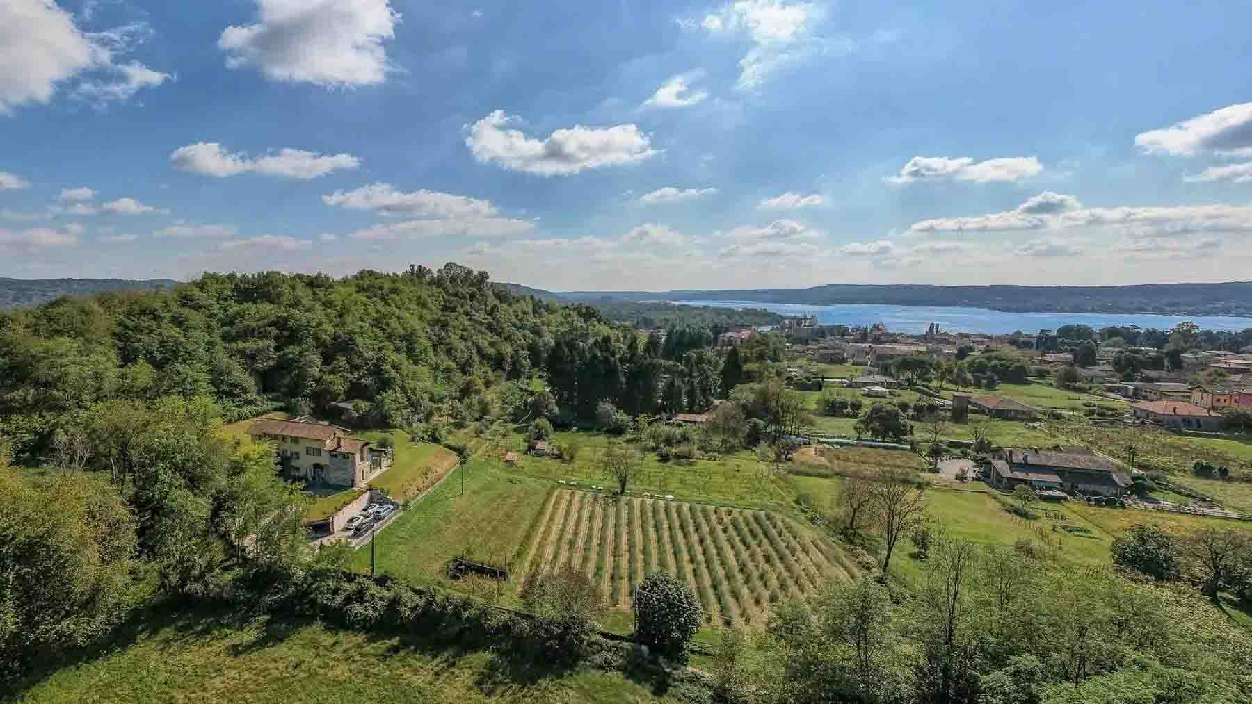 Casale ad Angera, charme sul Lago Maggiore