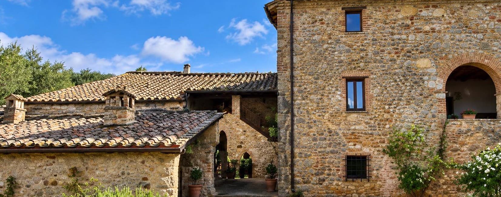 Colonica storica a Monteriggioni, cuore della Toscana