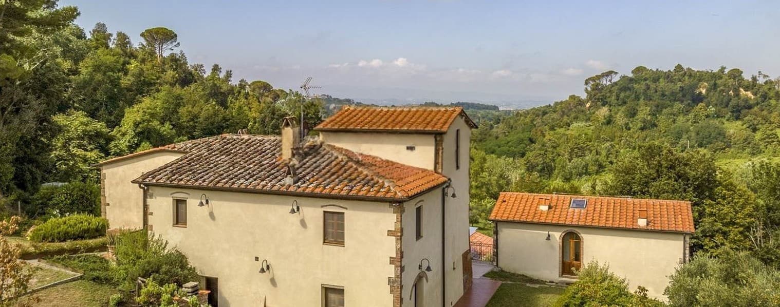 Casale in Toscana: Oasi Verde con Piscina a Palaia