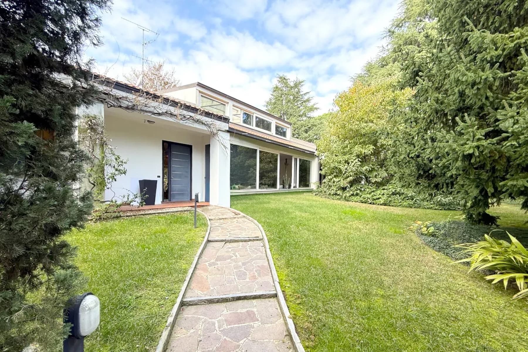 Elegant Villa in Casatenovo, Lombardy