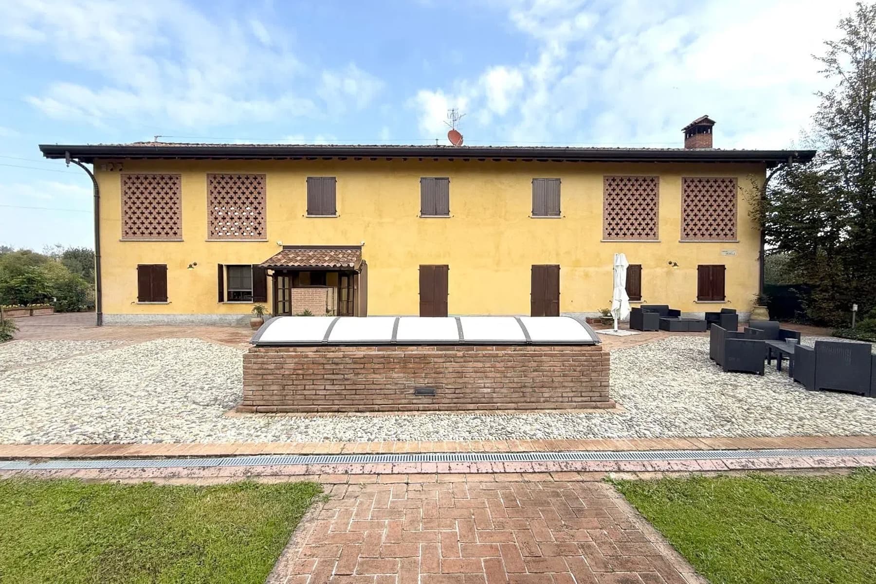 Elegant Villa in Aurora, Lombardy