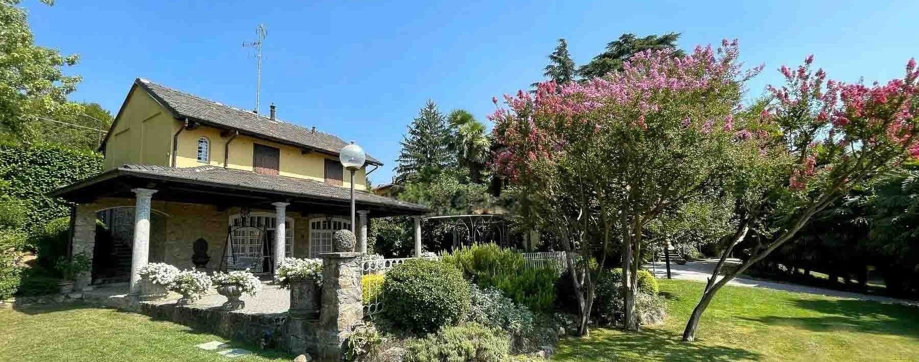 Villa esclusiva a Merate con vista su Montevecchia