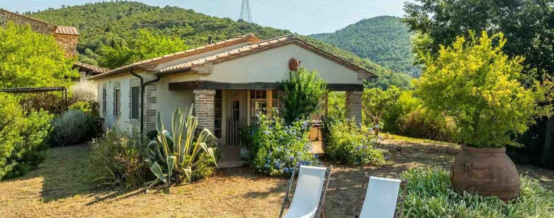 Casale storico con piscina nel cuore della Toscana