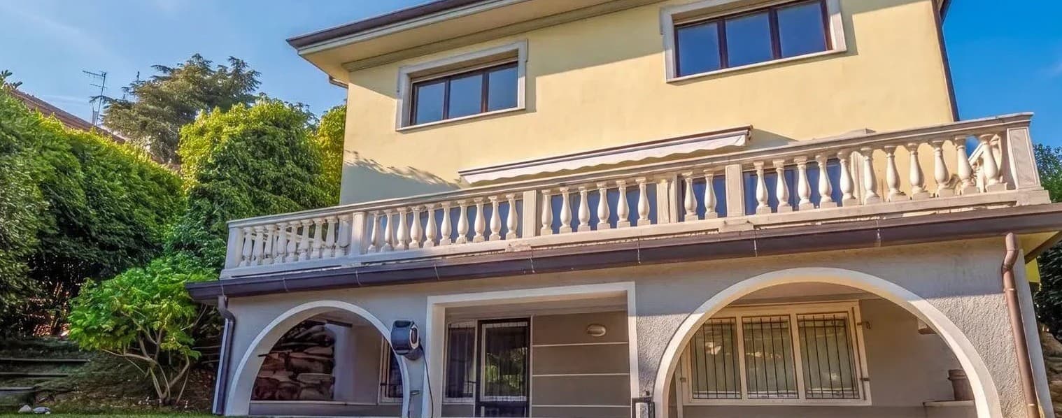 Villa elegante a Stresa con giardino sul Lago Maggiore