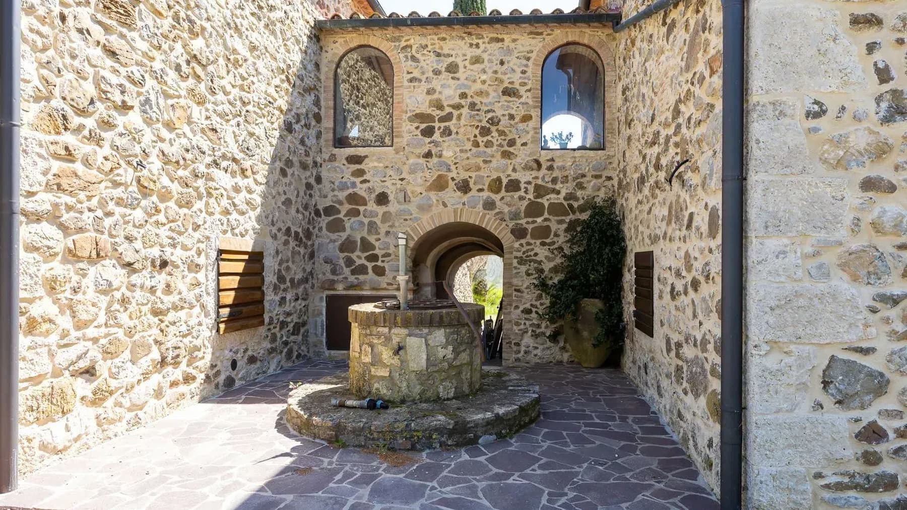 Casale storico ristrutturato a Manciano, Toscana