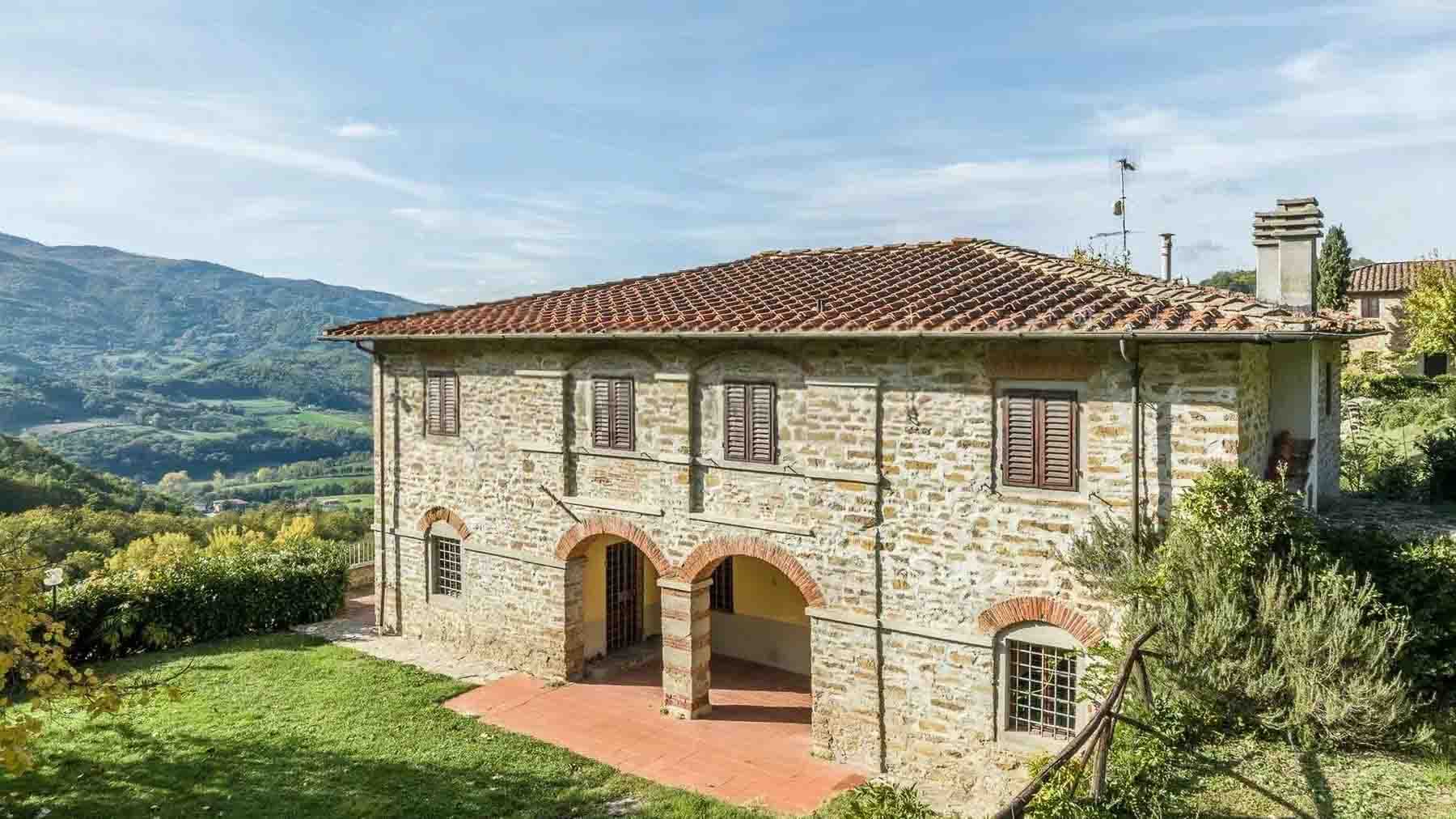 Tenuta-Complesso a Dicomano, cuore della Toscana