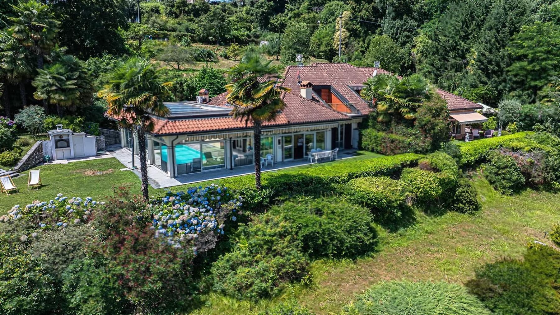 Villa con Piscina e Vista Lago Maggiore a Baveno