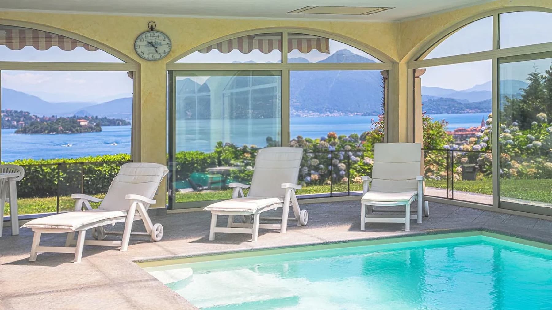 Villa con Piscina e Vista Lago Maggiore a Baveno