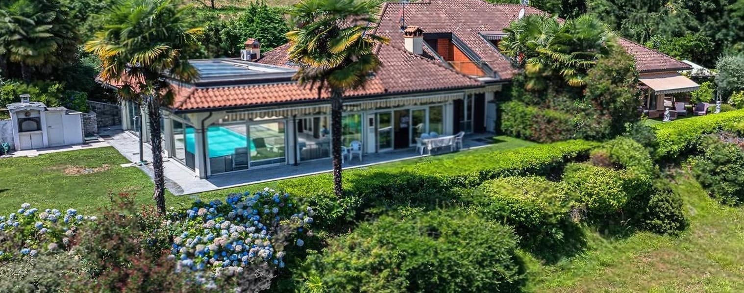Villa con Piscina e Vista Lago Maggiore a Baveno