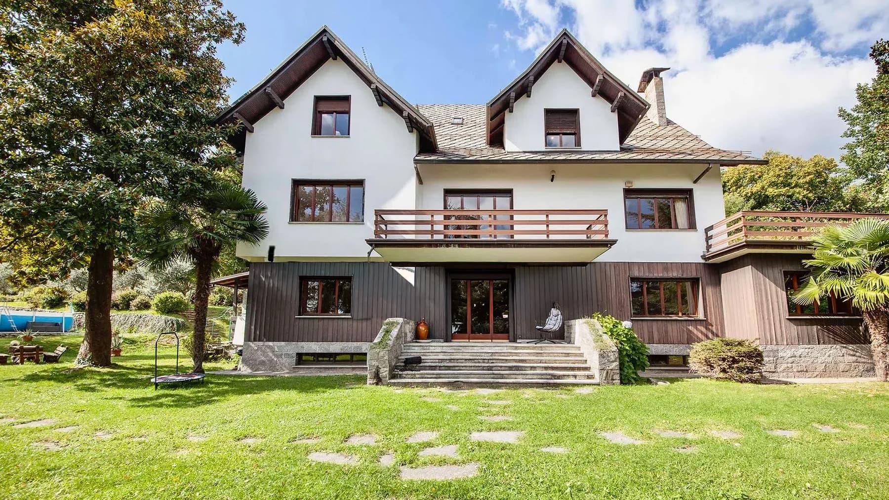 Villa Tudor con Parco sul Lago Maggiore a Dagnente