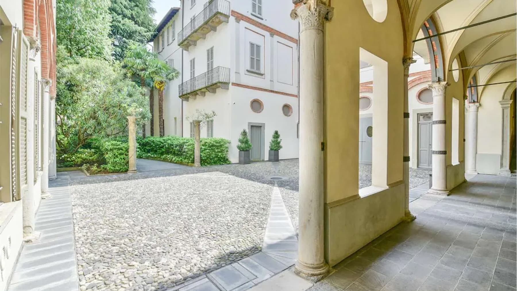 Attico di prestigio nel centro storico di Como