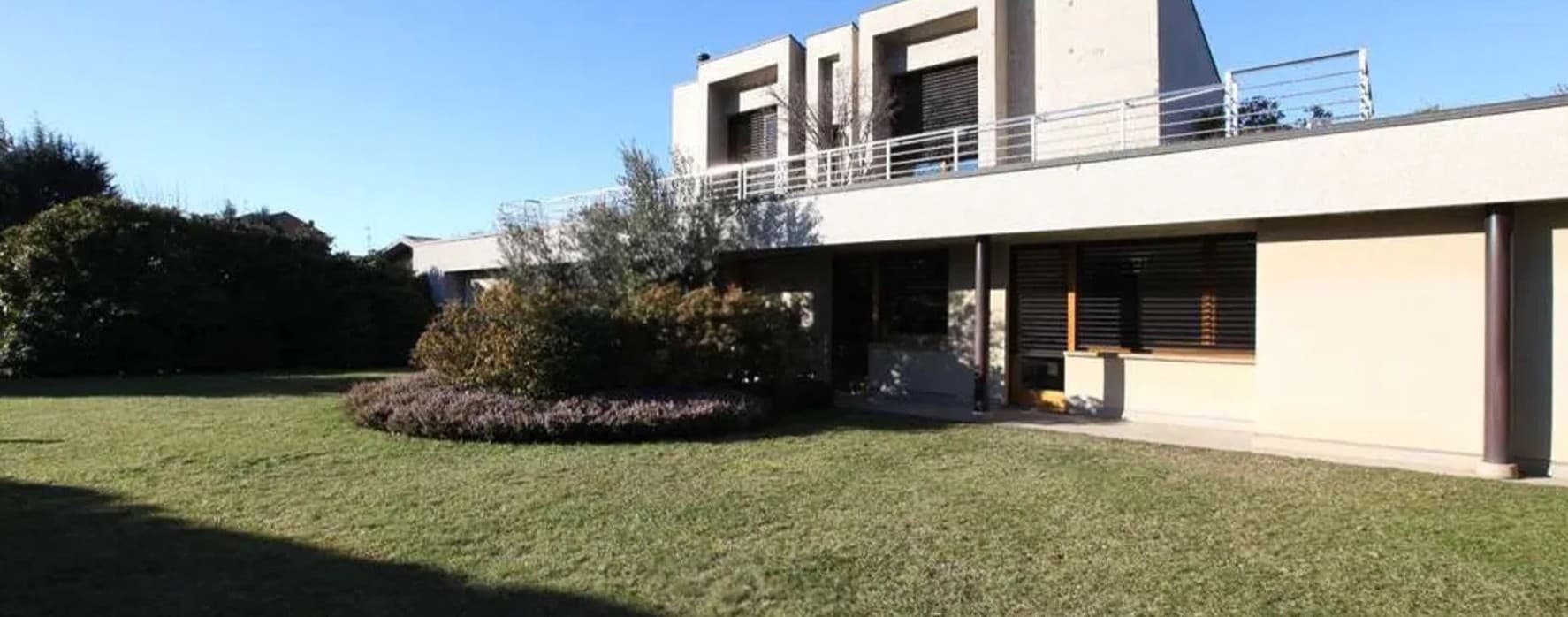 Villa con Piscina e Giardino a Lipomo