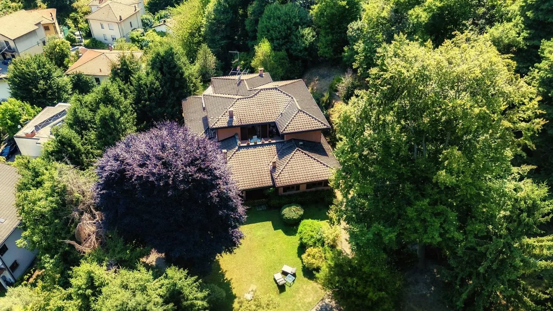 Villa con ampio giardino a Cavallasca, Lago di Como