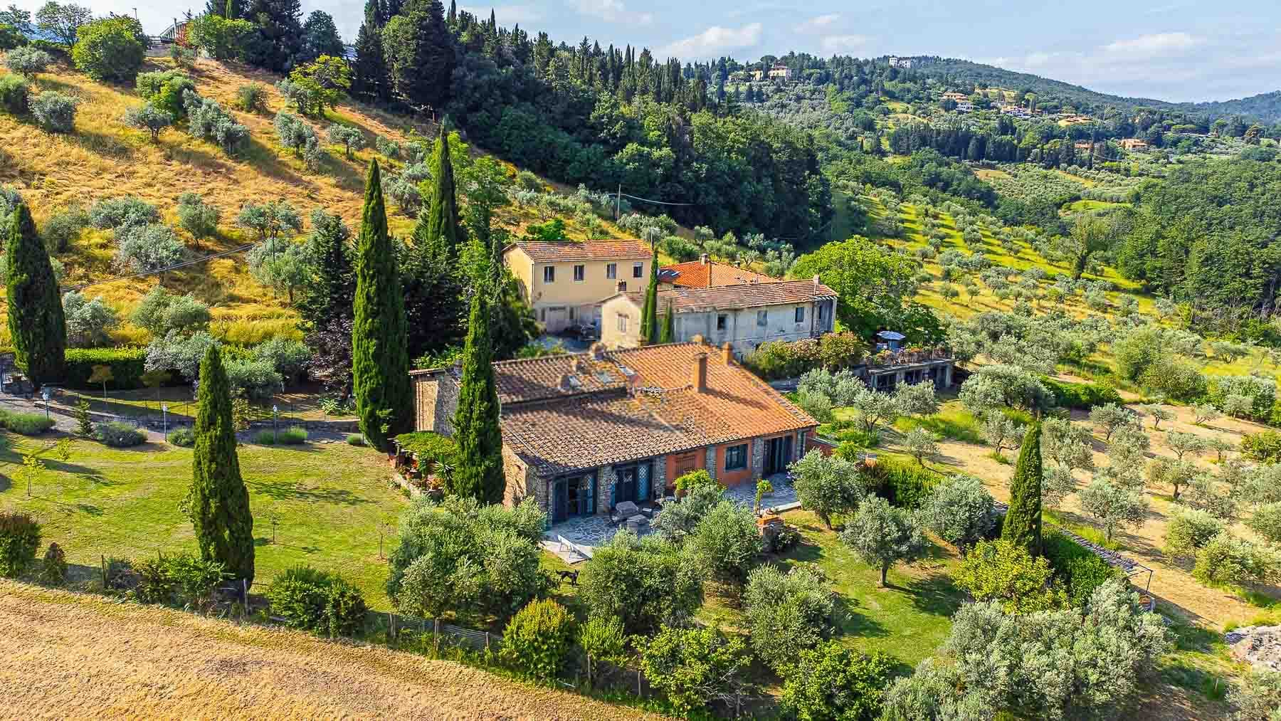 Tenuta-Complesso a Fiesole, 16 ettari in Toscana